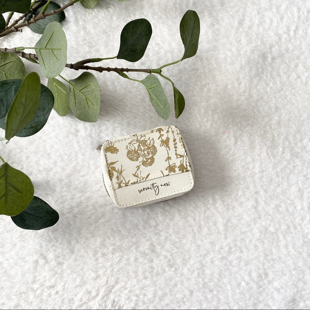 Young Living | serenity now travel essential oil case only